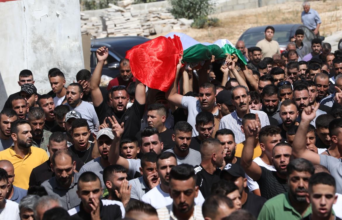 تشييع جثمان الشهيد صلاح صوافطة (58 عاما) إلى مثواه الأخير في طوباس 1.jpg