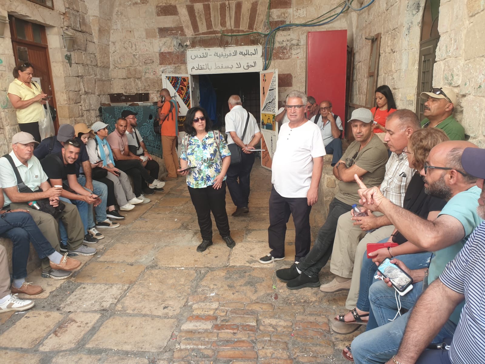 جولة ميدانية لأدلاء سياحيين فلسطينين في البلدة القديمة  1.jpeg
