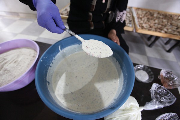 الفلسطينية أبو سعادة تُعيد إحياء صناعة أكلة الكِشك التراثية في خان يونس 11.jpg