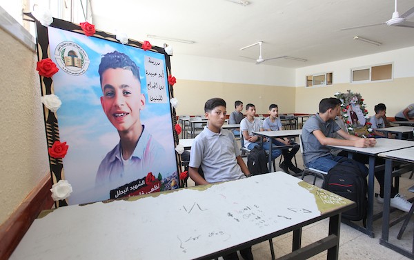 الصفوف الدراسية في مدرسة أبو عبيدة بن الجراح الثانوية تتزين بصور طلابها الشهداء 13.jpg