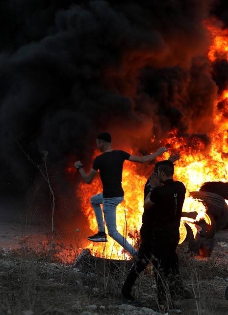 نابلس - جانب من المواجهات بين الشبان وقوات الاحتلال على حاجز حوارة العسكري جنوب نابلس 11.jpg