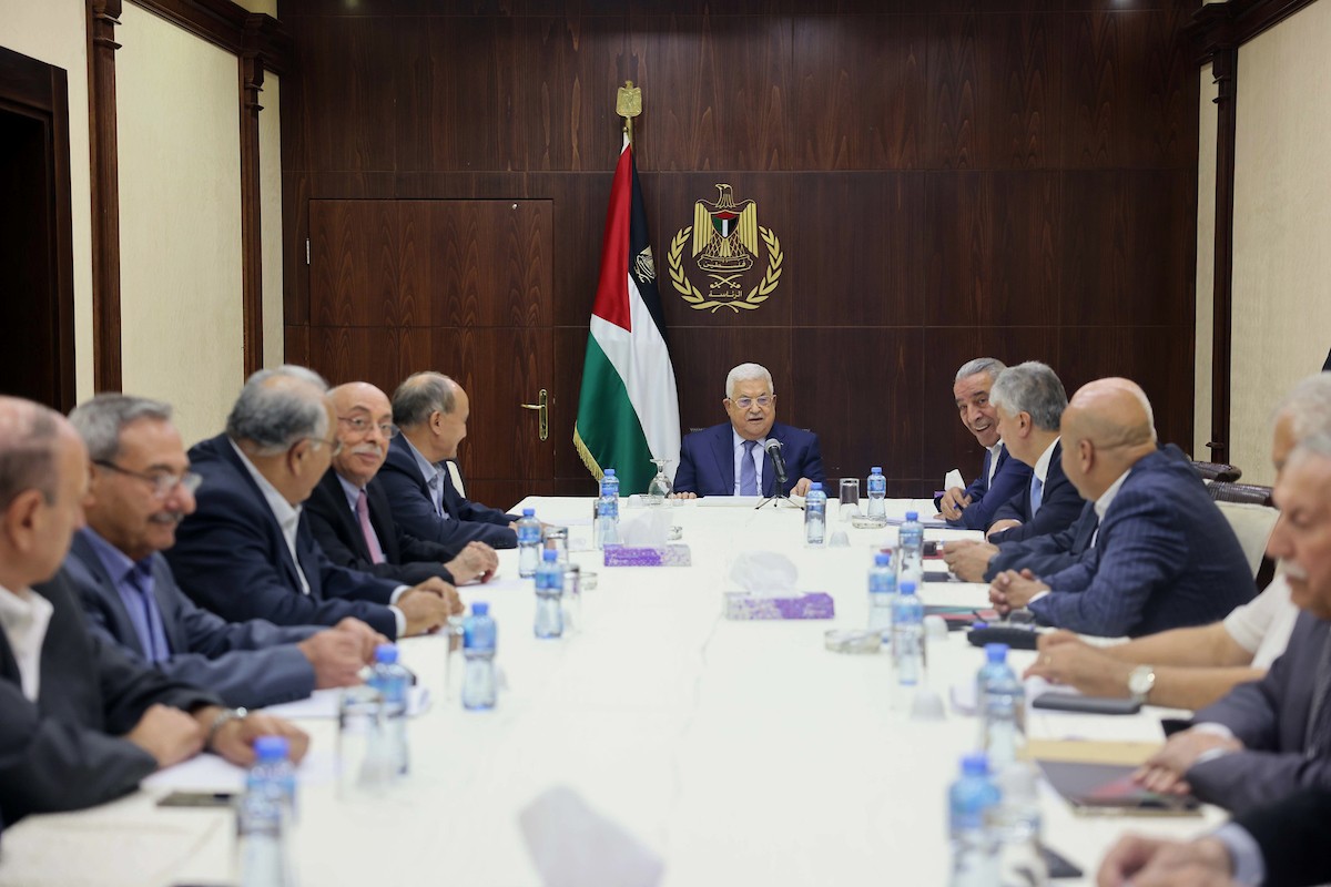 الرئيس محمود عباس أبومازن يترأس في هذه الأثناء اجتماع اللجنة التنفيذية.jpg