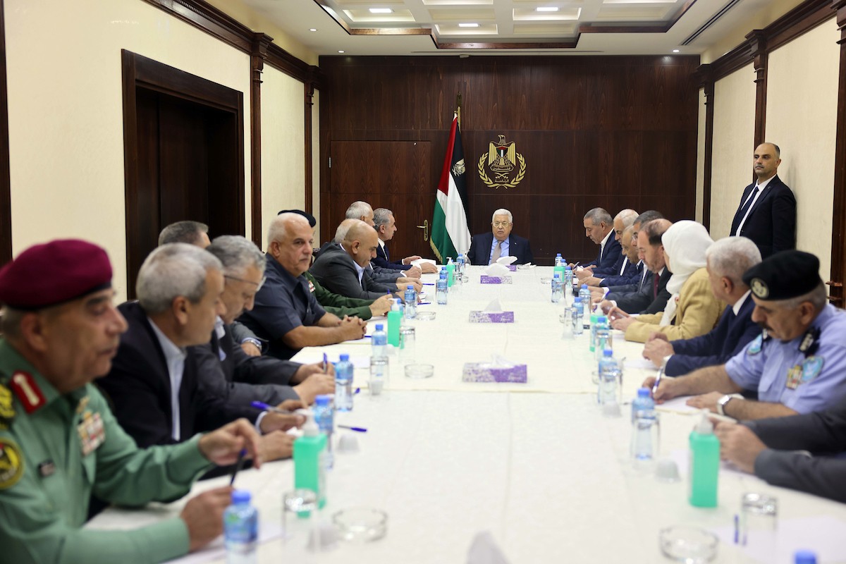 الرئيس الفلسطيني محمود عباس يجتمع مع المحافظين و قادة الأجهزة الأمنية في رام الله.JPG