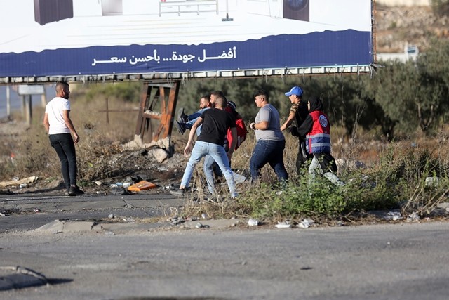 رام الله - مواجهات بين الشبان وقوات الاحتلال على المدخل الشمالي لمدينة البيرة 17.jpg
