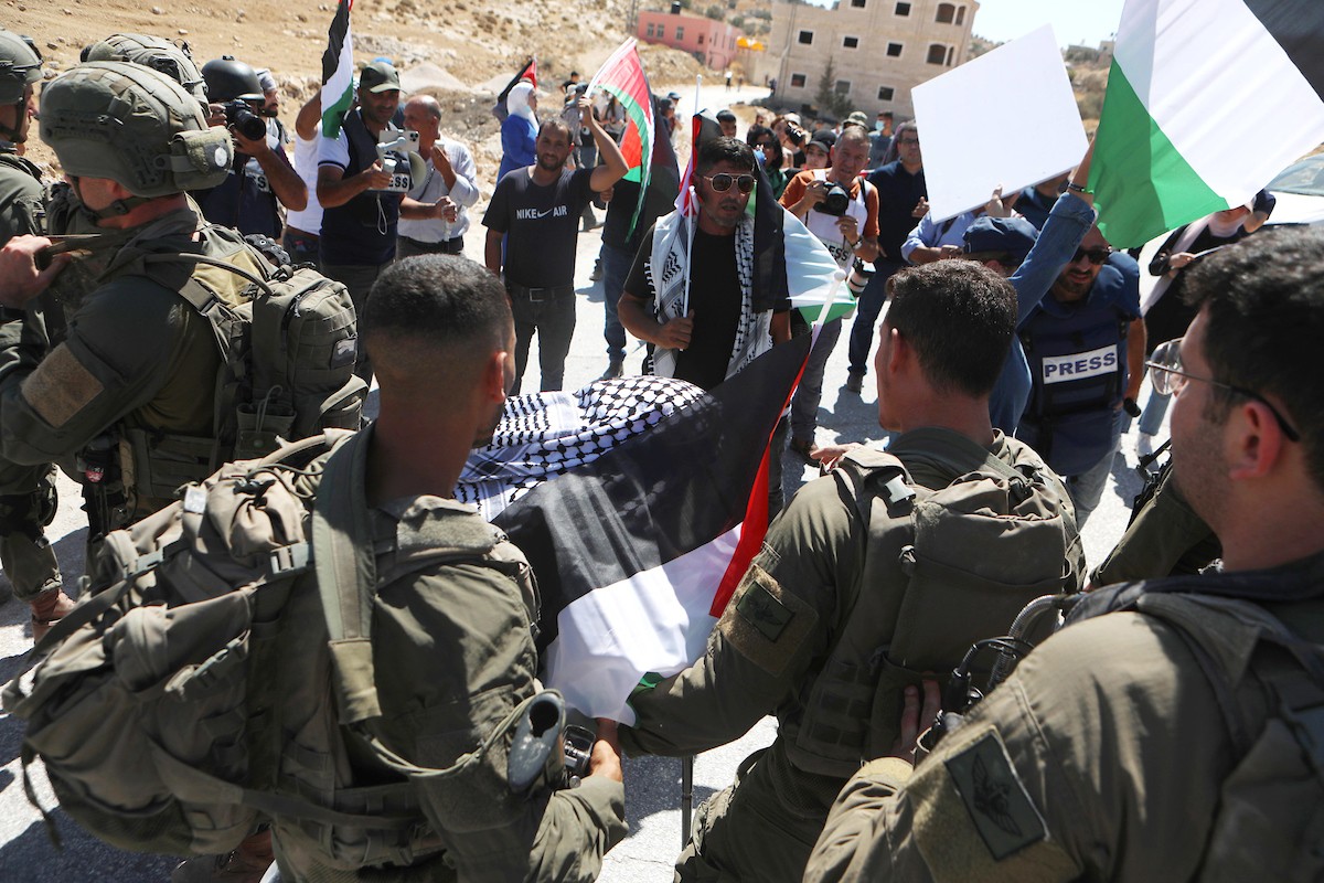 فلسطينيون يشاركون في مسيرة ضد الاستيطان في قرية يطا جنوب مدينة الخليل 13.jpg
