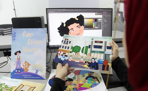 الفنانة سمر نصار تكبت قصص الأطفال الواقعية من خلال رسم المشاهد الكرتونية لشخصيات ذات لباس تراثي 11.jpg