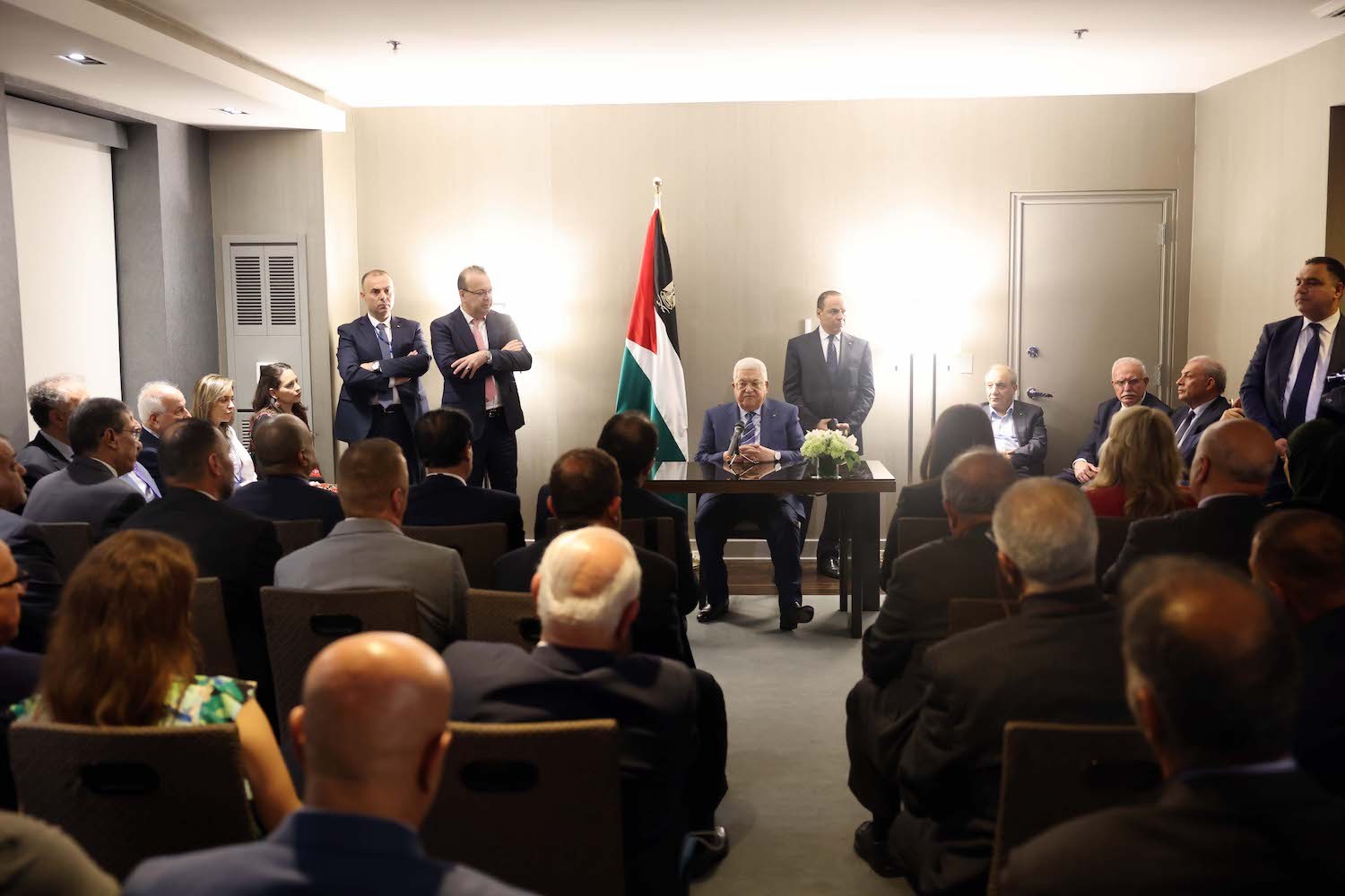 الرئيس محمود عباس، أثناء لقاء الجالية الفلسطينية في أمريكا.jpg
