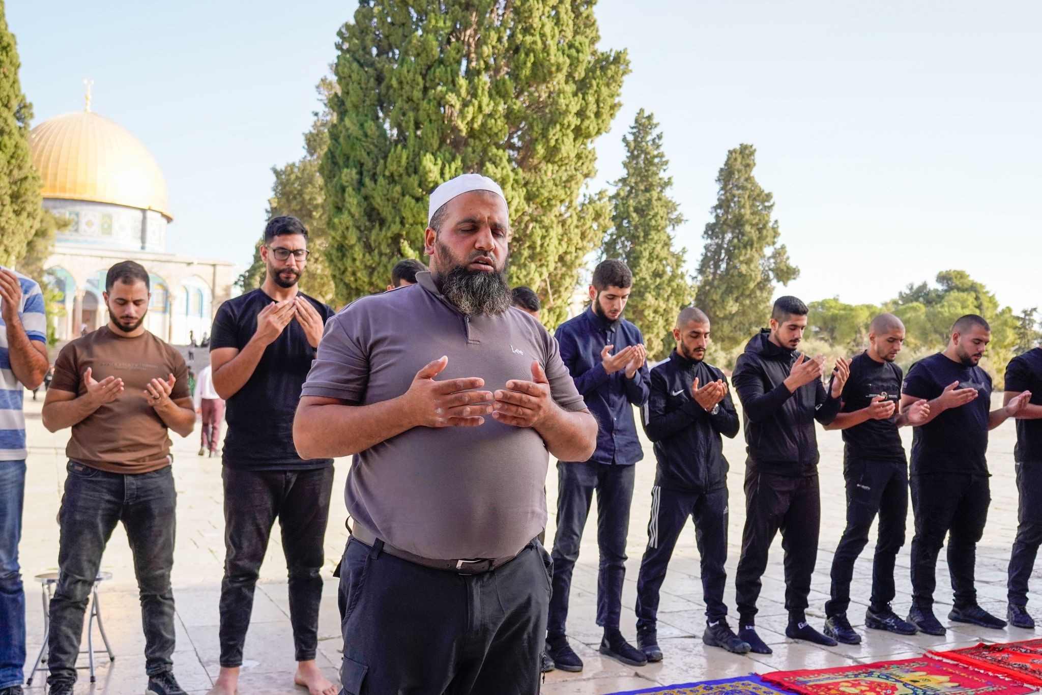 القدس - قوات الاحتلال والمستوطنون خلال اقتحامهم باحات المسجد الأقصى والاعتداء على المرابطين 3.jpg