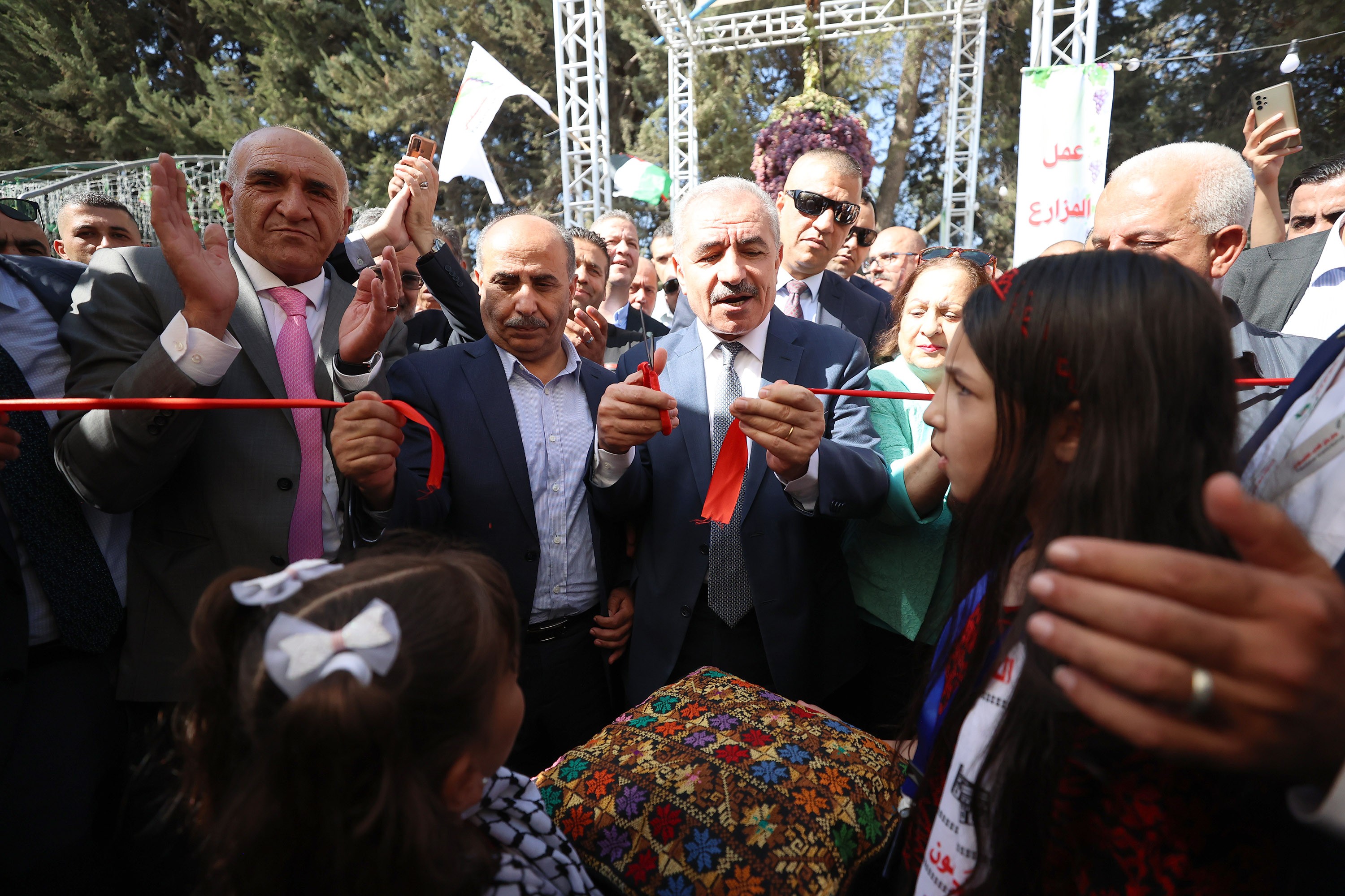 مهرجان العنب الفلسطيني التاسع في مدينة حلحول 5.jpg