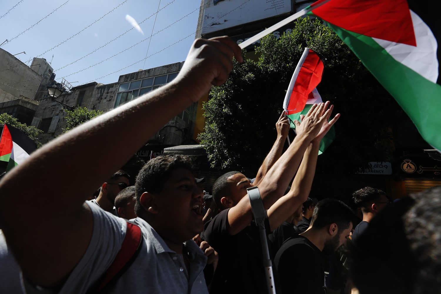 مسيرة غضب وسط رام الله تنديدا بجريمة الاحتلال في جنين. 1.jpg