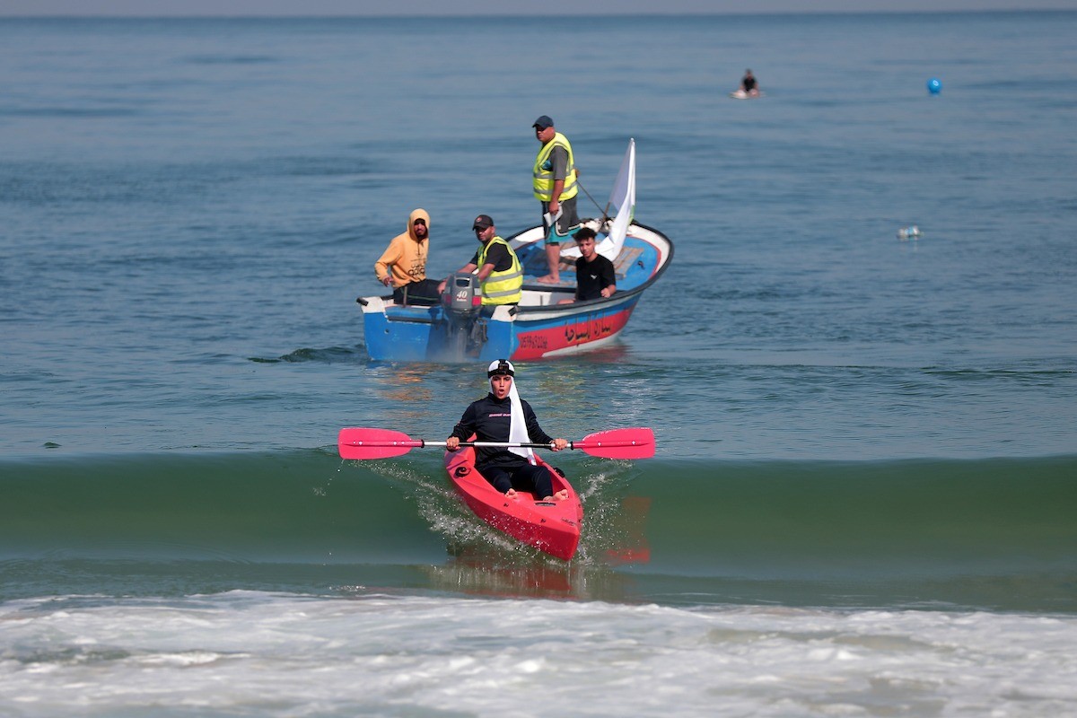الاتحاد الفلسطيني للشراع والتجديف ينظّم بطولة التجديف الشاطئية الأولى على شاطئ بحر غزّة قثثث.jpg