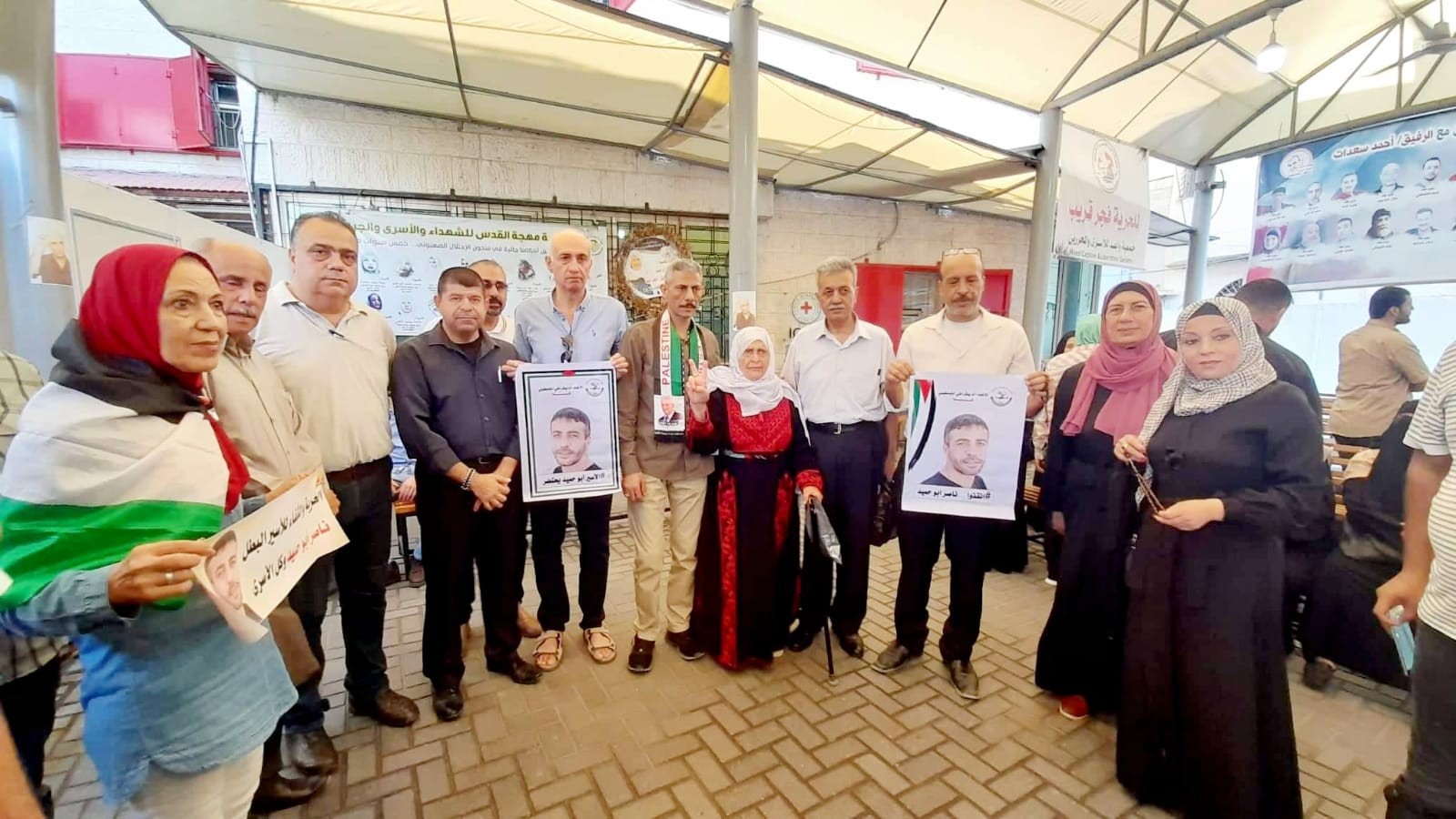 التجمع الفلسطيني للوطن و الشتات يشارك في الوقفة التضامنية مع الأسير أبو حميد 5.jpg
