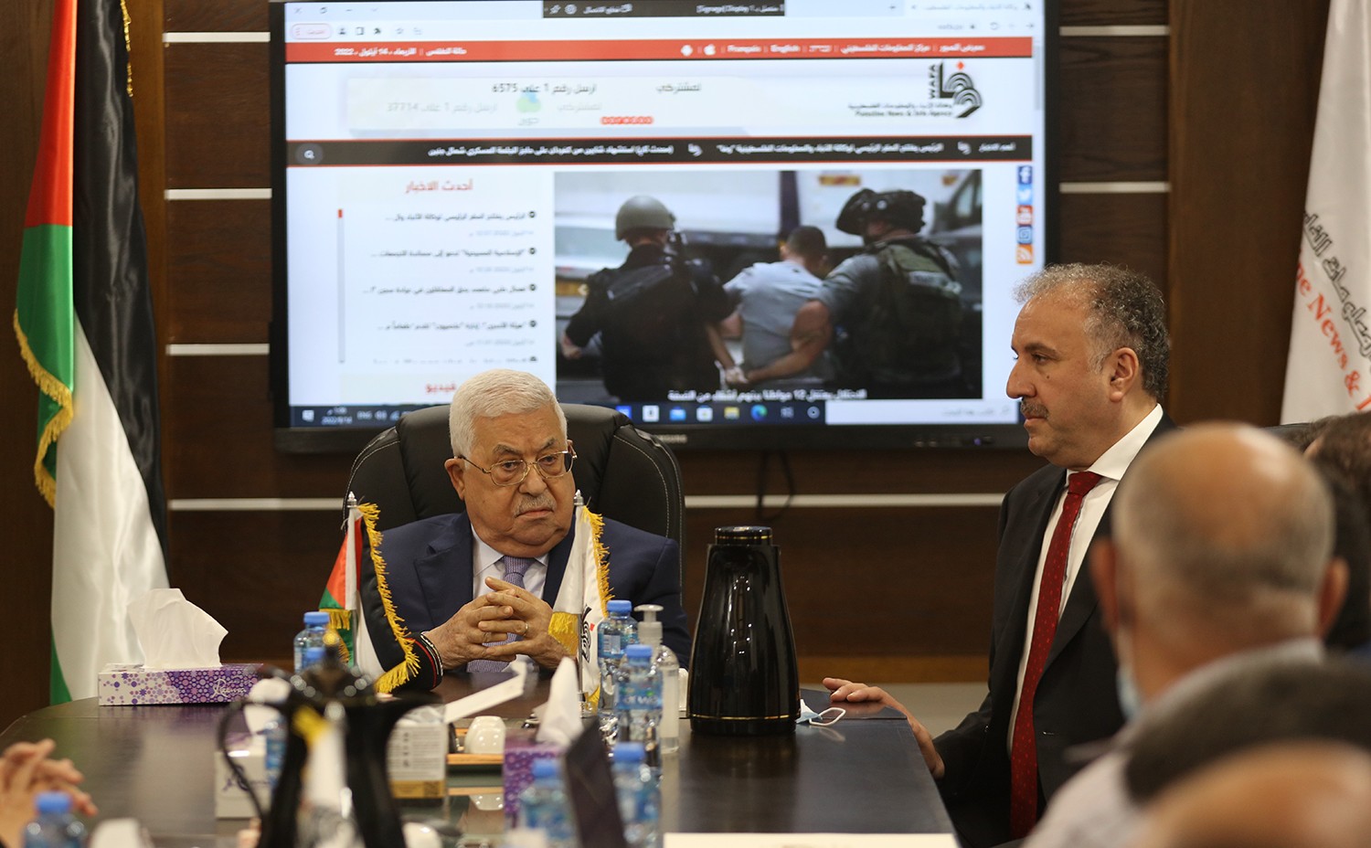 رام الله - الرئيس محمود عباس، يفتتح المقر المؤقت لوكالة الانباء والمعلومات الفلسطينية - وفا 12.jpg