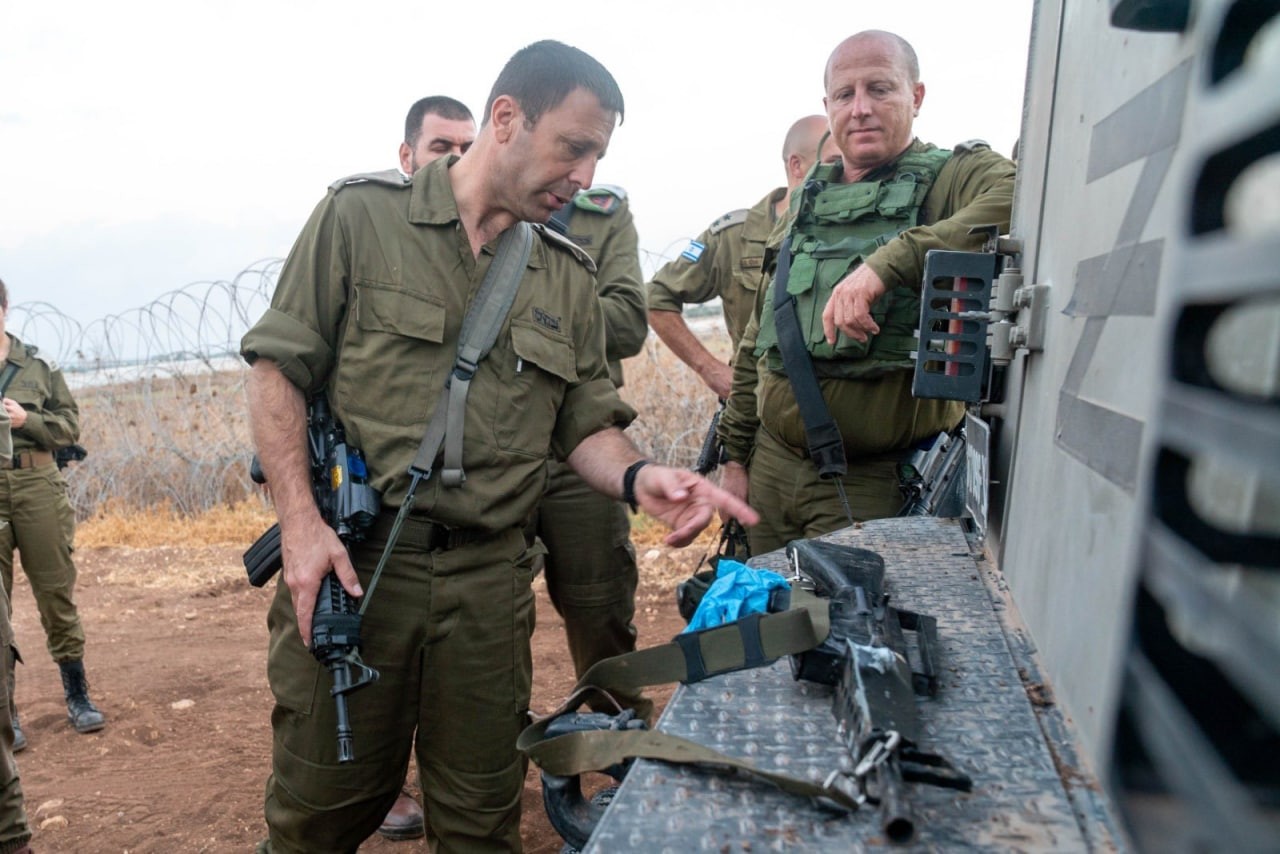 مواقع عبرية تنشر صور للأسلحة المستخدمة في نبادل اطلاق النار قرب الجلمة.jpg