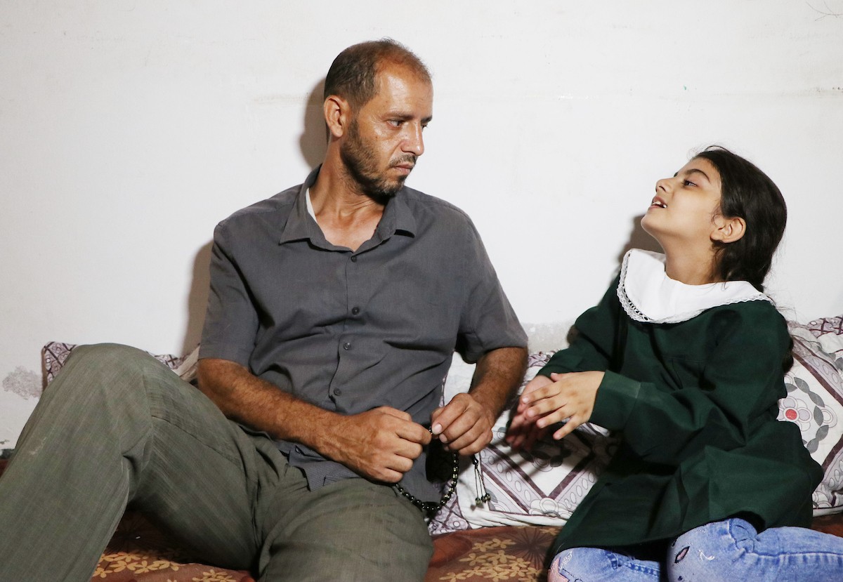 الفلسطيني ناهض فروخ ، 42 عامًا ، فقد سمعه وكلامه خلال قصف إسرائيلي على غزة 11.jpg
