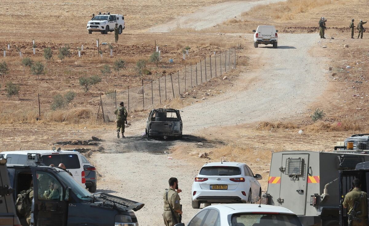 من مكان عملية إطلاق النار في غور الأردن .. تصوير .. (أ ف ب )  6.jpg
