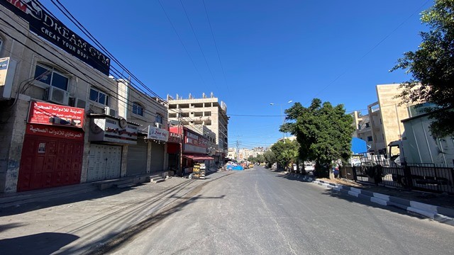 اغلاق المحال التجارية في مدينة بيت لحم حدادا على ارواح الشهداء في جنين 27.jpg
