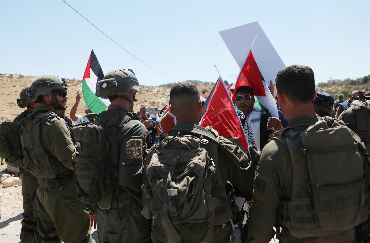 فلسطينيون يشاركون في مسيرة ضد الاستيطان في قرية يطا جنوب مدينة الخليل 14(2).jpg