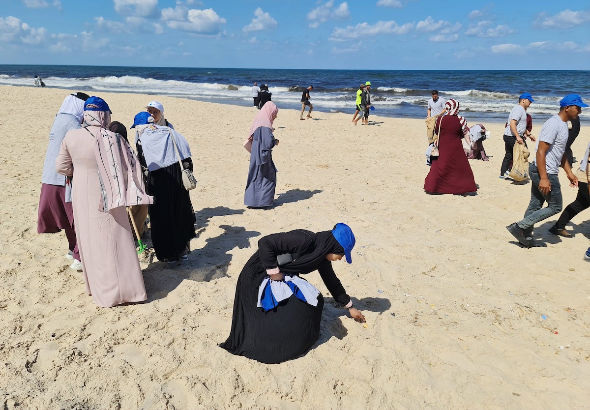 الحملة التطوعية لتنظيف شواطئ #غزة ضمن الحملة العالمية #EUBeachcleanup2022 بتنفيذ من مكتب الاتحاد الاوربي في فلسطين وبمشاركة سفير الاتحاد الأوروبي سفين بورغسدورف 23.jpg