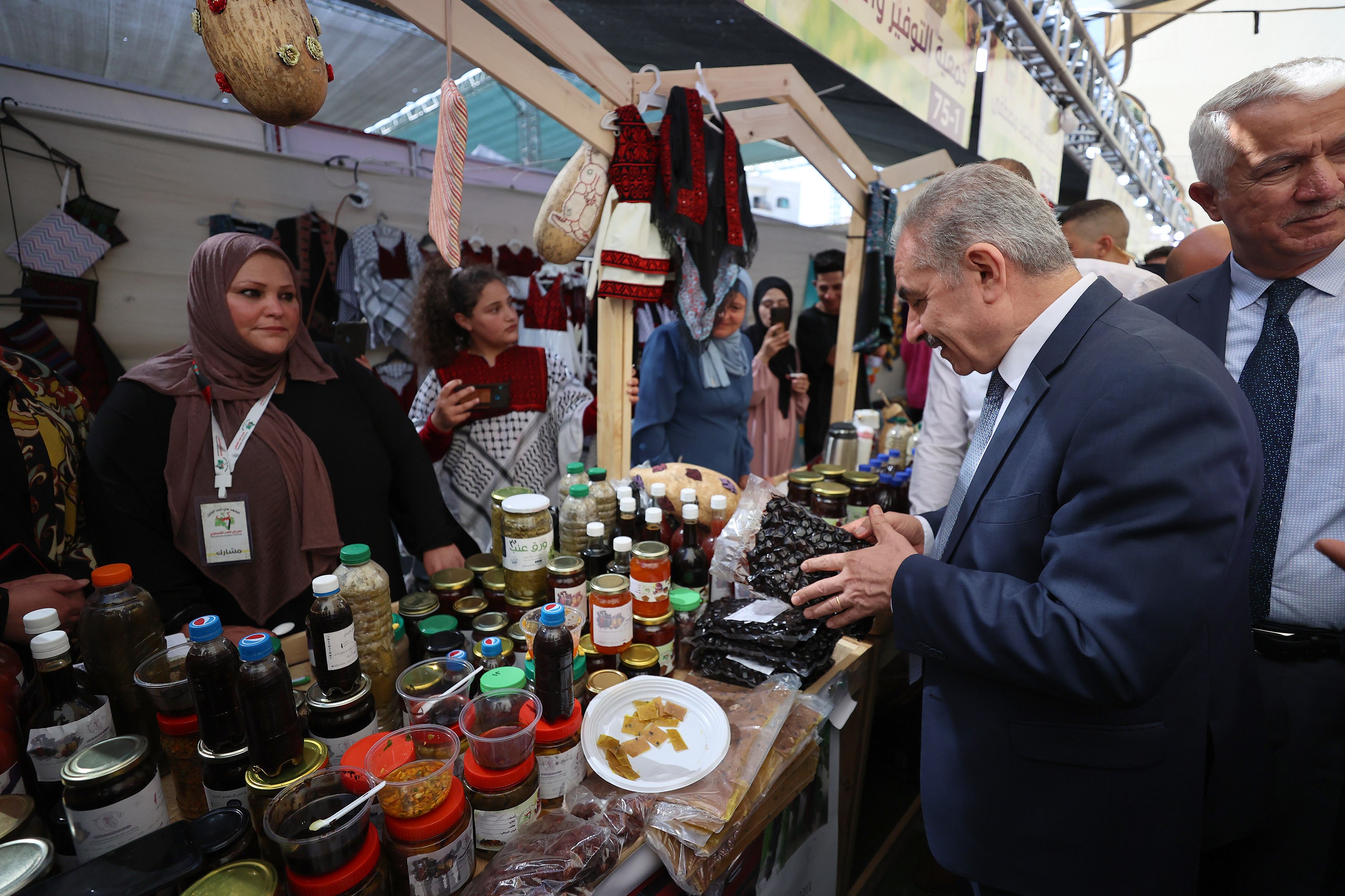 مهرجان العنب الفلسطيني التاسع في مدينة حلحول 13.jpg