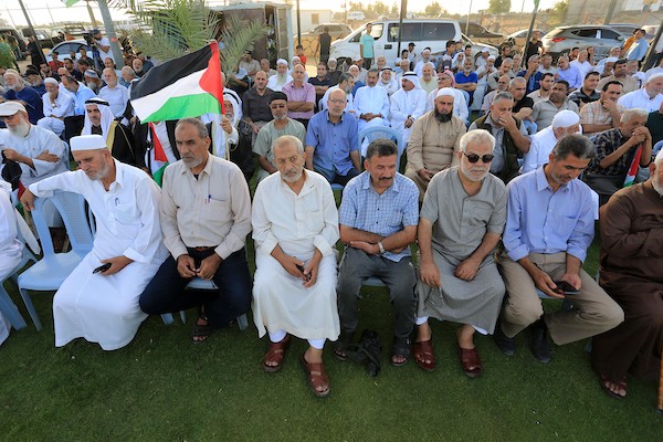 فلسطينيون يشاركون في مظاهرة تضامنية مع المسجد الأقصى بالقرب من الحدود شرق مدينة غزة 1.jpg