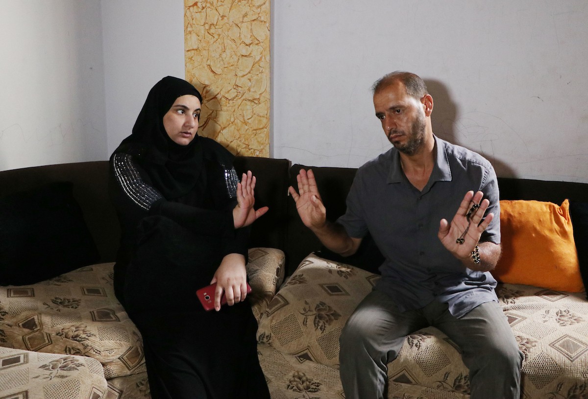 الفلسطيني ناهض فروخ ، 42 عامًا ، فقد سمعه وكلامه خلال قصف إسرائيلي على غزة 5.jpg