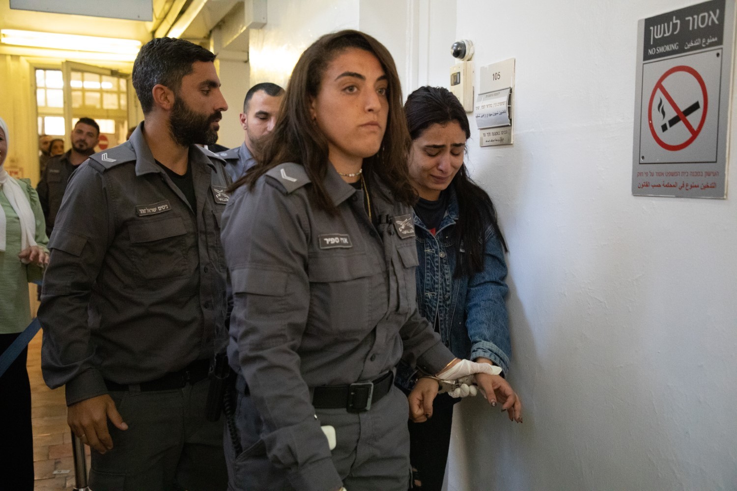 الزميلة الصحفية الأسيرة لمى غوشة اثناء عرضها على محكمة الاحتلال في القدس 1.jpg