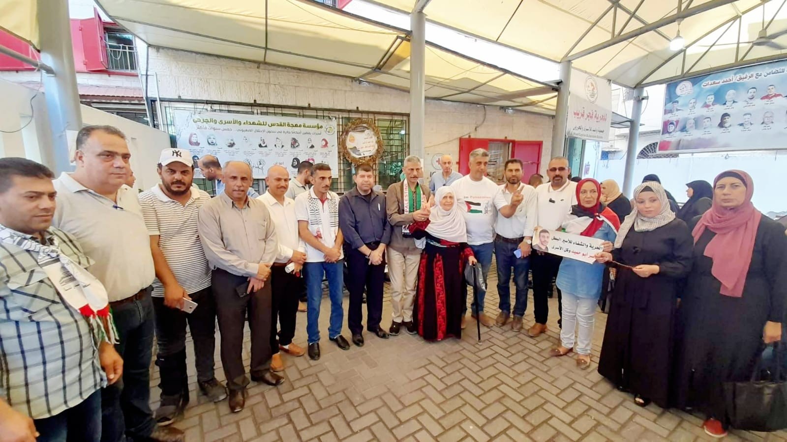 التجمع الفلسطيني للوطن و الشتات يشارك في الوقفة التضامنية مع الأسير أبو حميد.jpg