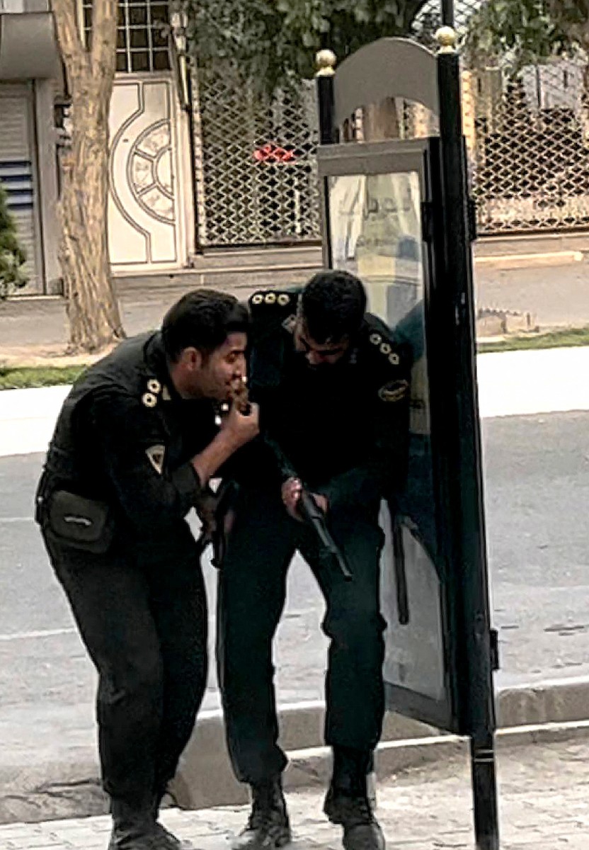 مواجهات بين المتظاهرين الغاضبين والشرطة الإيرانية احتجاجا على مقتل مهسا أميني 1.jpg