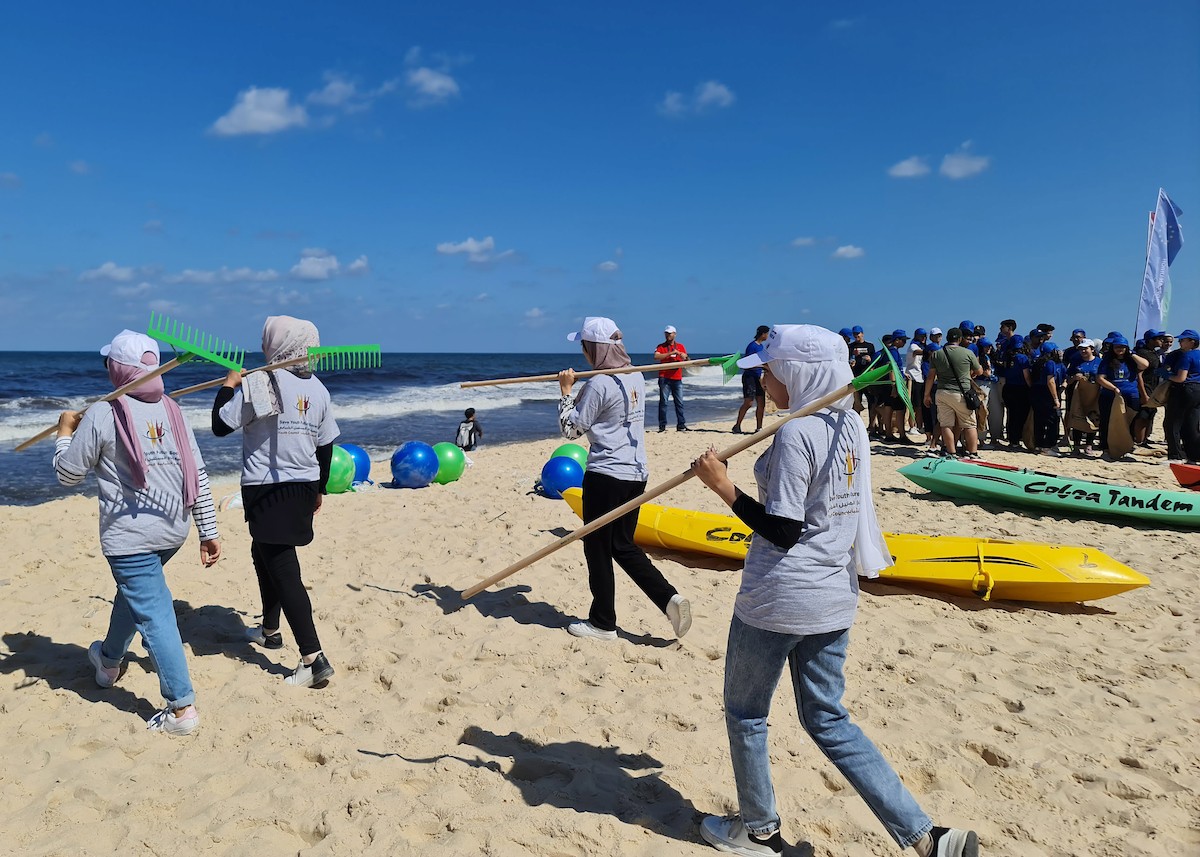 الحملة التطوعية لتنظيف شواطئ #غزة ضمن الحملة العالمية #EUBeachcleanup2022 بتنفيذ من مكتب الاتحاد الاوربي في فلسطين وبمشاركة سفير الاتحاد الأوروبي سفين بورغسدورف 18.jpg