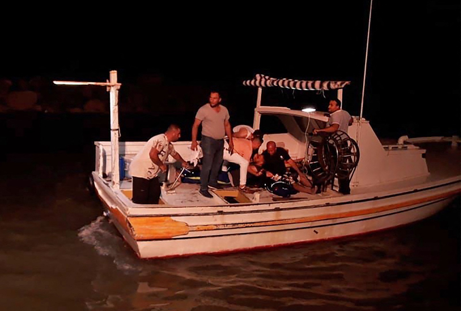 مأساة غرق قارب الموت قبالة سواحل طرطوس .. تصوير - الفرنسية.jpg