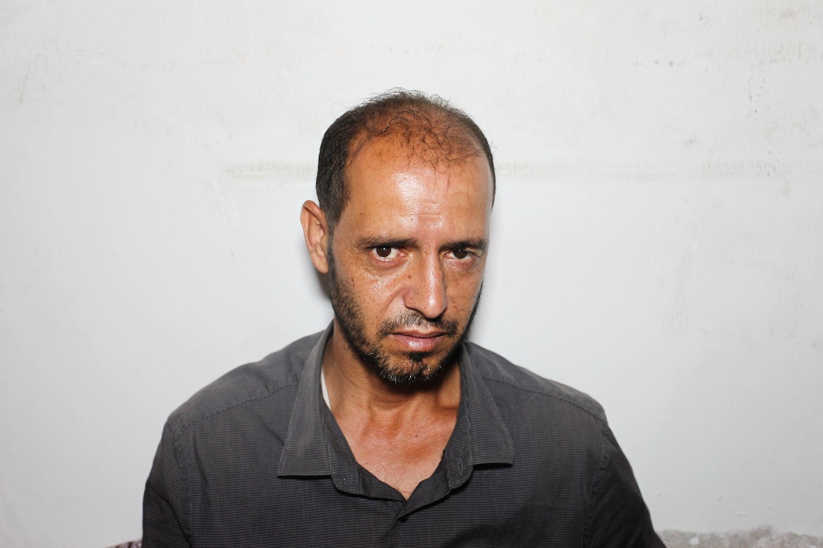 الفلسطيني ناهض فروخ ، 42 عامًا ، فقد سمعه وكلامه خلال قصف إسرائيلي على غزة 3.jpg