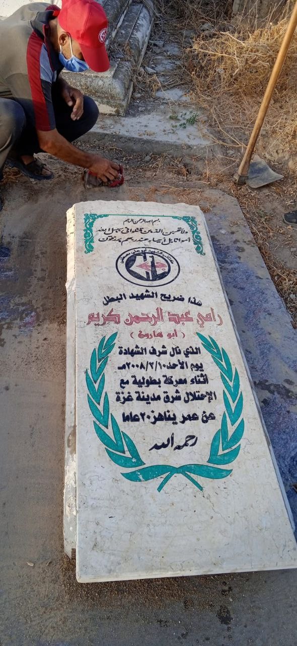 الشعبية في حي الزيتون تنظم مبادرة لتنظيف مقابر الأموات في شرق غزة 9.jpg