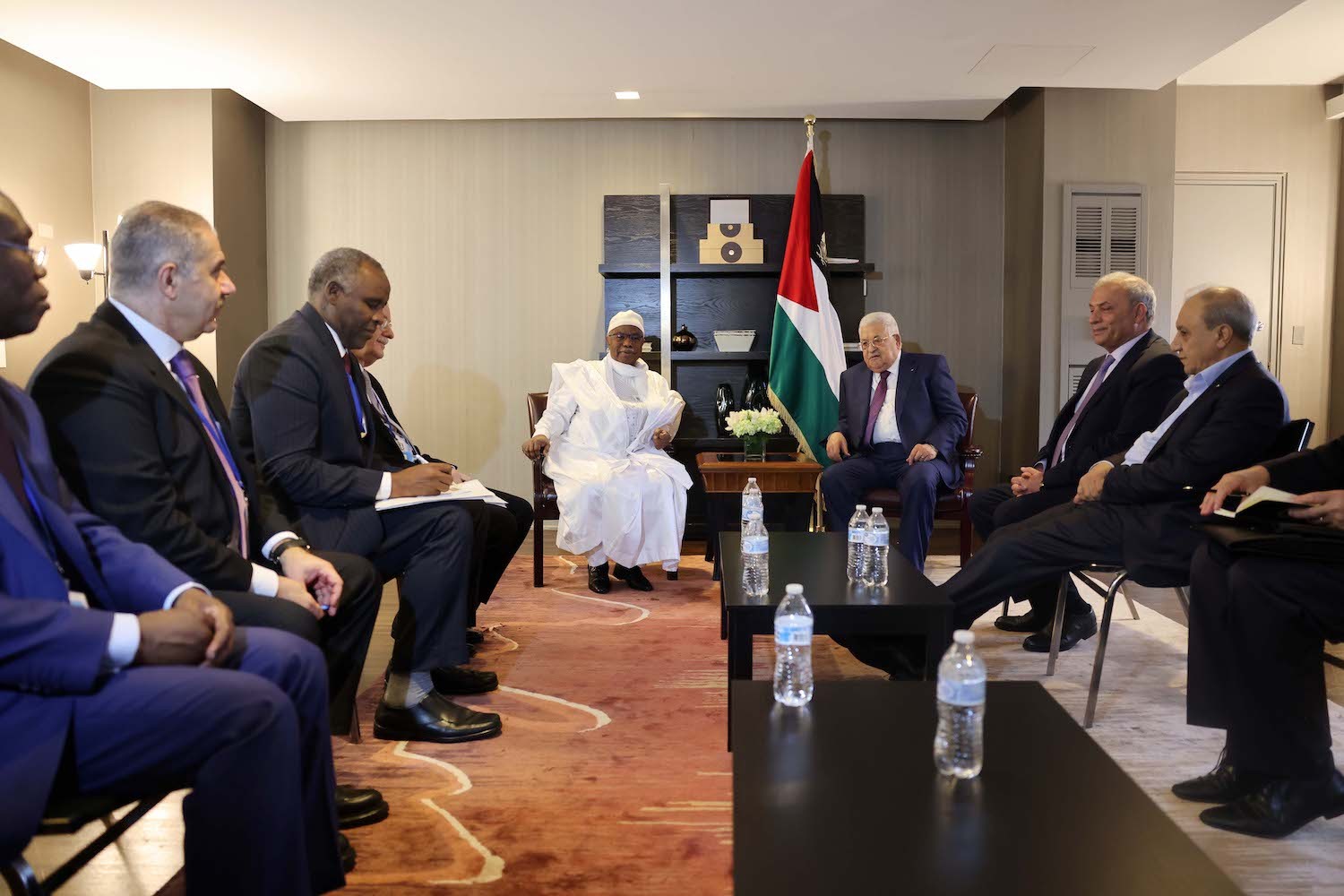 نيويورك - الرئيس محمود عباس، يلتقي أمين عام منظمة التعاون الإسلامي حسين إبراهيم طه 2.jpg