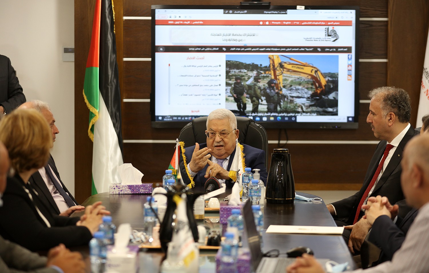 رام الله - الرئيس محمود عباس، يفتتح المقر المؤقت لوكالة الانباء والمعلومات الفلسطينية - وفا 5.jpg
