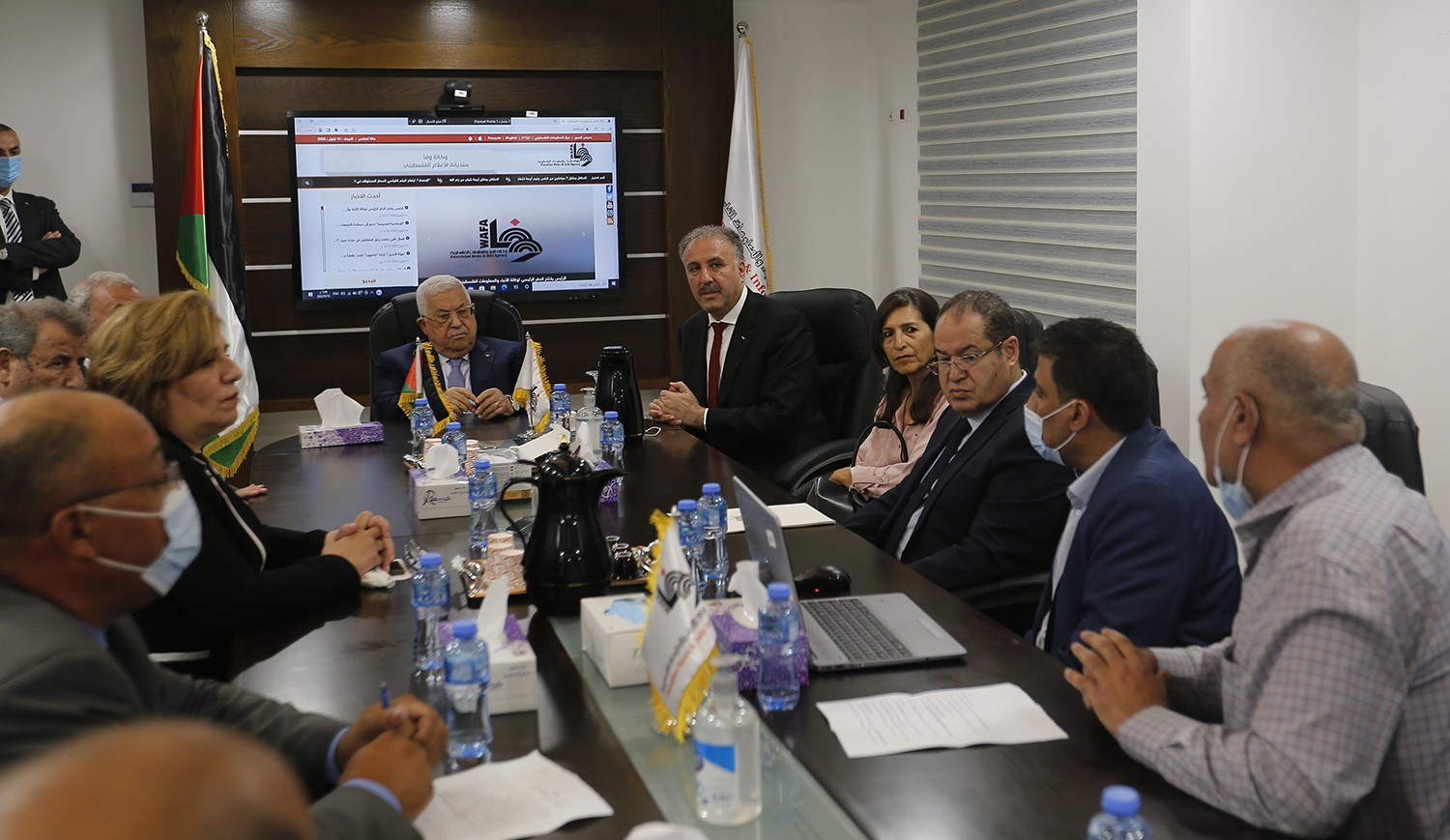 رام الله - الرئيس محمود عباس، يفتتح المقر المؤقت لوكالة الانباء والمعلومات الفلسطينية - وفا 1.jpg