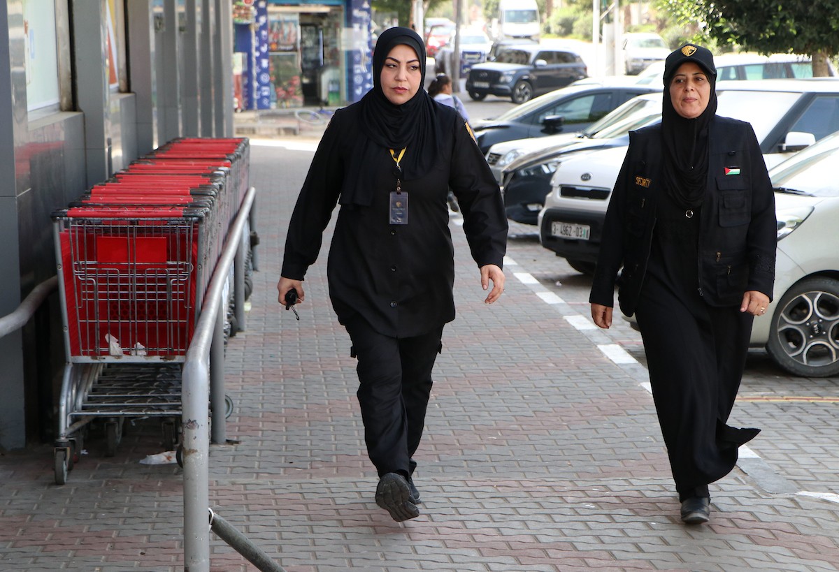 ريم سكر أول سيدة تعمل في مهنة الأمن بقطاع غزة 1.jpg