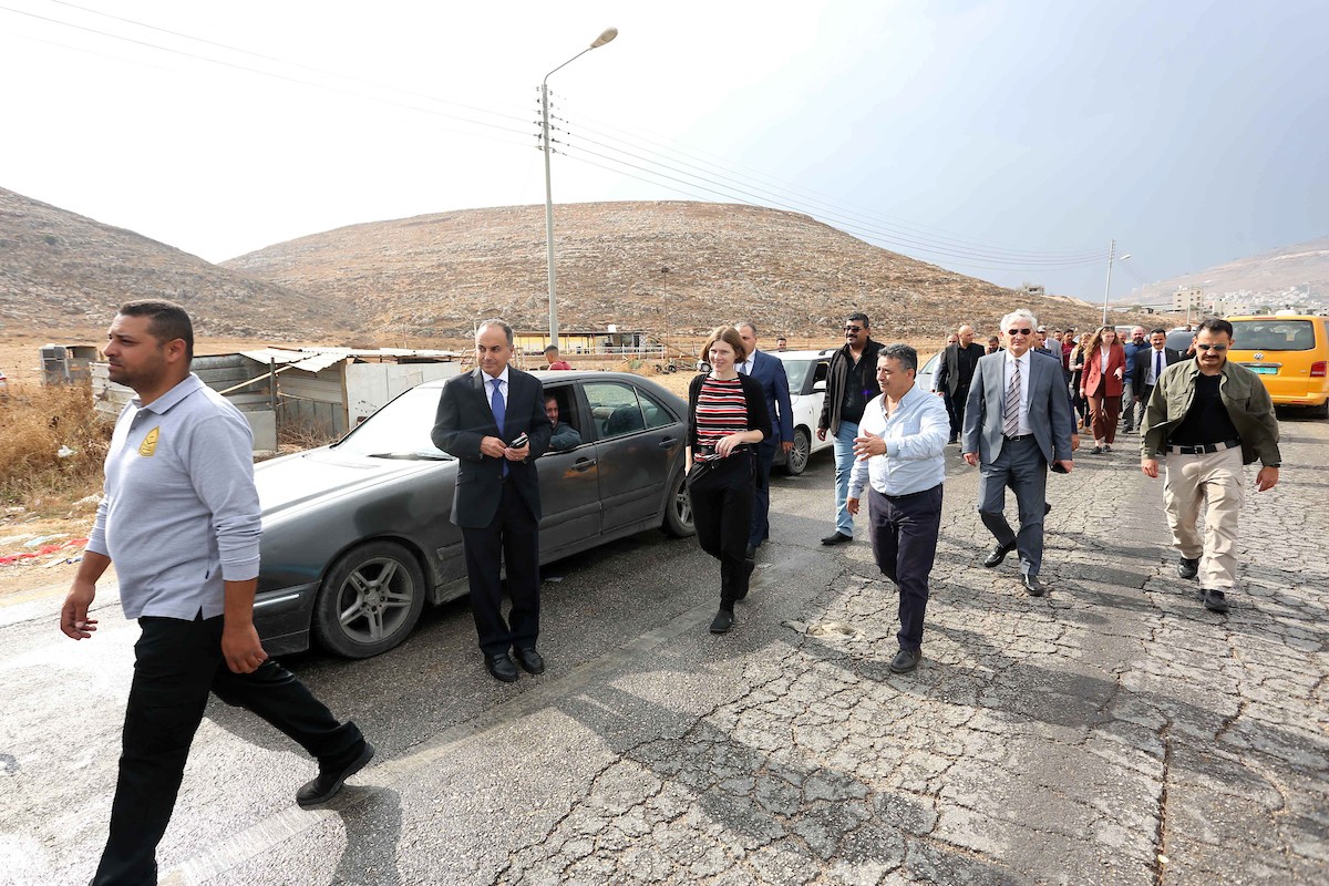 زيارة وفد دبلوماسي عربي وأجنبي لمدينة نابلس يوم 26 أكتوبر 2022 ، التي لا تزال محاصرة من قبل الجيش الإسرائيلي لليوم السابع عشر على التوالي 12.jpg