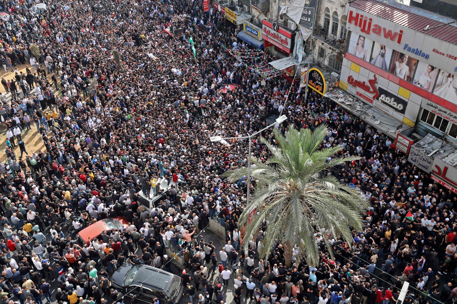 فلسطينيون يشيعون جثامين شهداء نابلس - الفرنسية 5.jpg