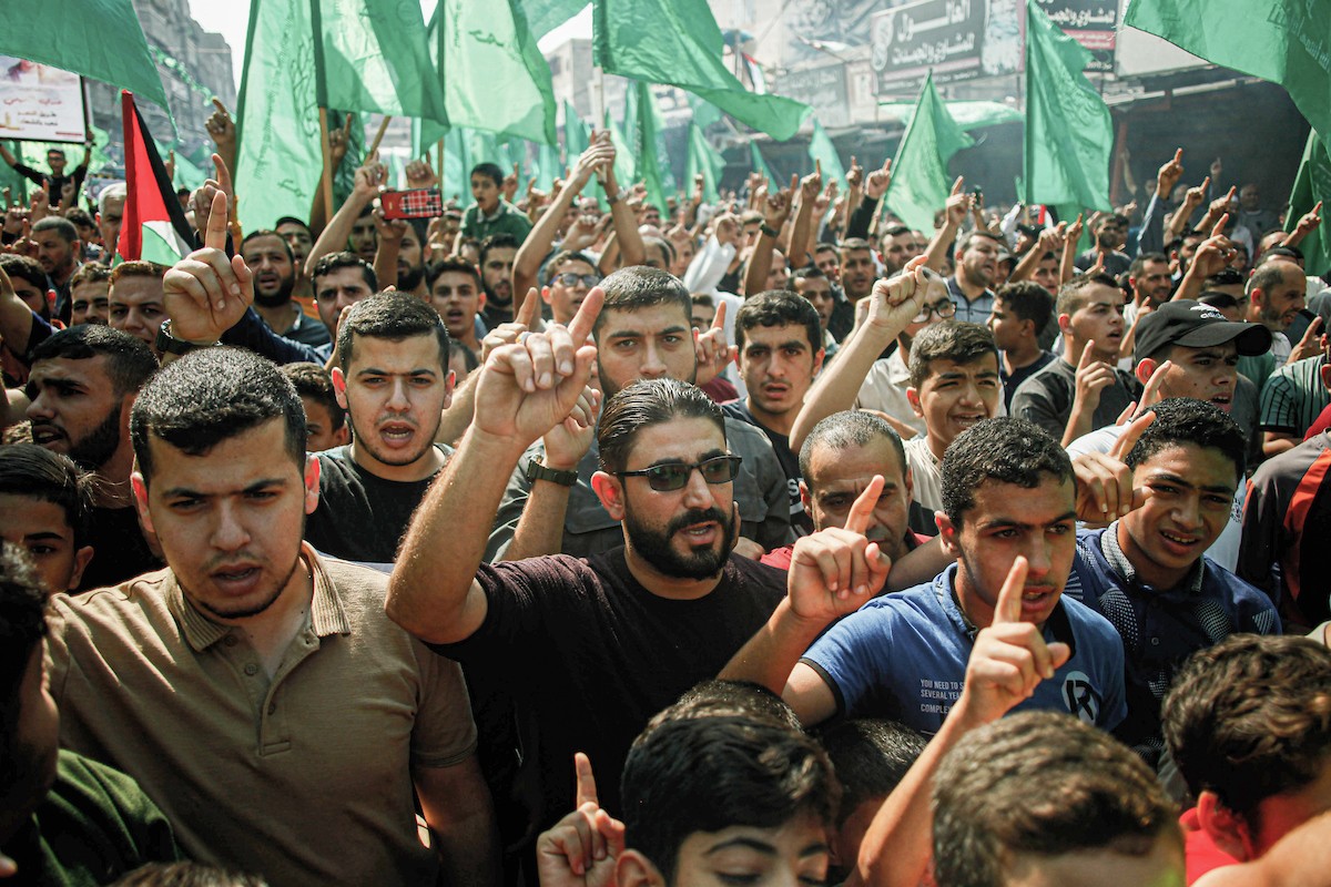 فلسطينيون يشاركون في مسيرة دعما للأقصى وضد السياسات الإسرائيلية في الضفة الغربية والقدس.jpg