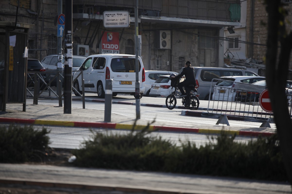 سلطات الاحتلال تفرض إغلاقا شاملا على مدينة القدس 13.jpg