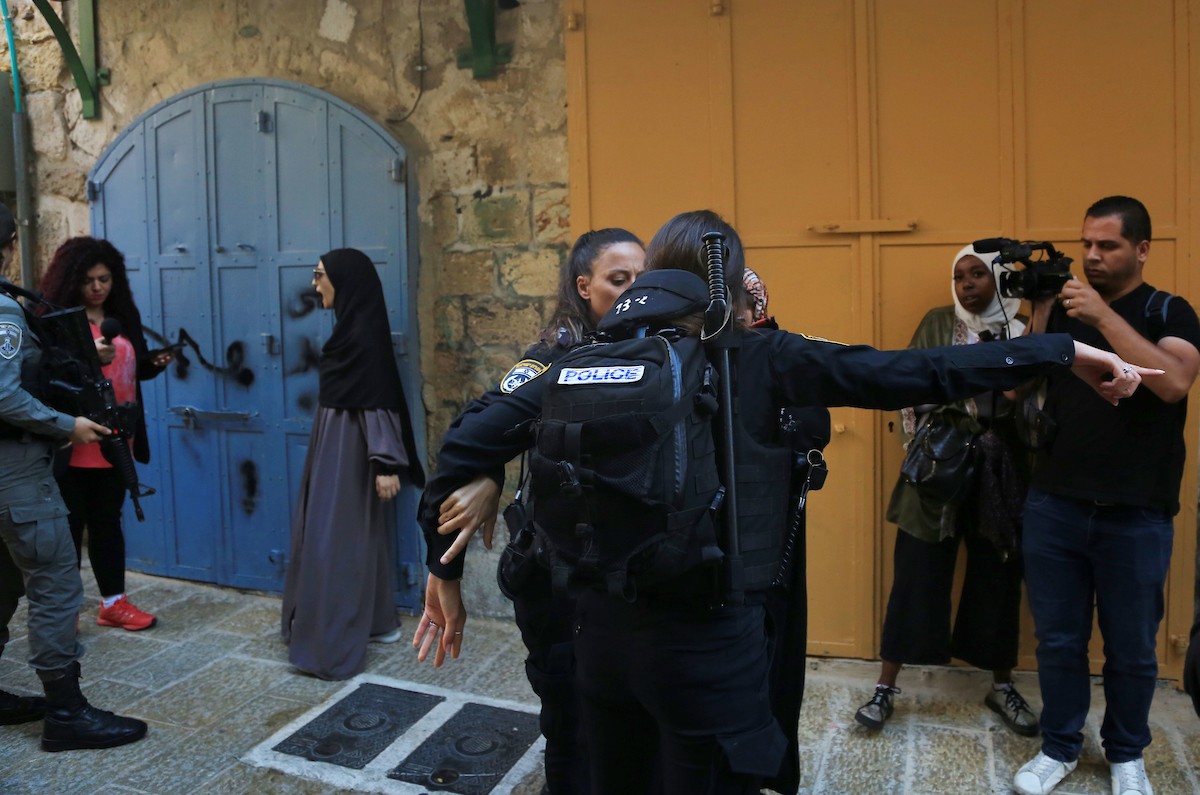 مستوطنون اسرائيليون يقتحمون المسجد الأقصى في القدس 6.jpg