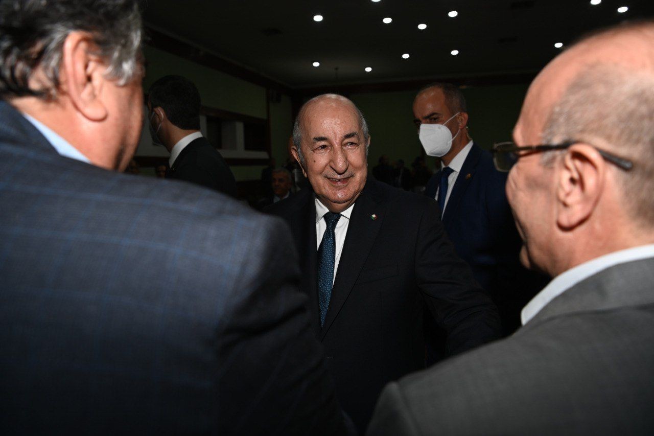 الرئيس تبون يؤدي زيارة مجاملة للمشاركين في مؤتمر الفصائل الفلسطينية بالجزائر  11.jpg