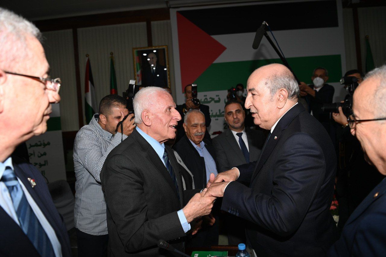 الرئيس تبون يؤدي زيارة مجاملة للمشاركين في مؤتمر الفصائل الفلسطينية بالجزائر  6.jpg