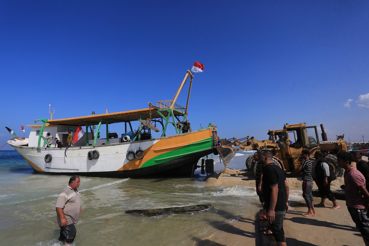 تشغيل أكبر مركب صيد في قطاع غزة 21.jpg
