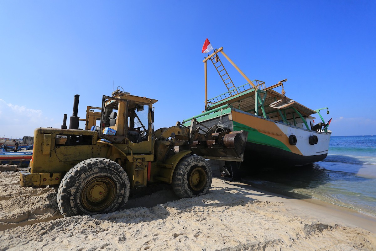 تشغيل أكبر مركب صيد في قطاع غزة 27.jpg