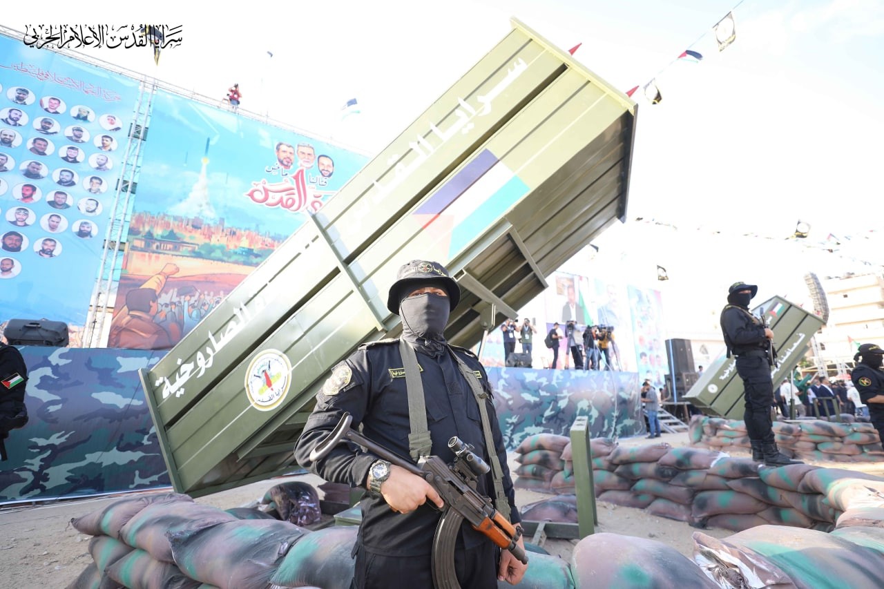 سرايا القدس تكشف عن راجمات صاروخية جديدة خلال مهرجان انطلاقة حركة الجهاد الإسلامي 5.jpg