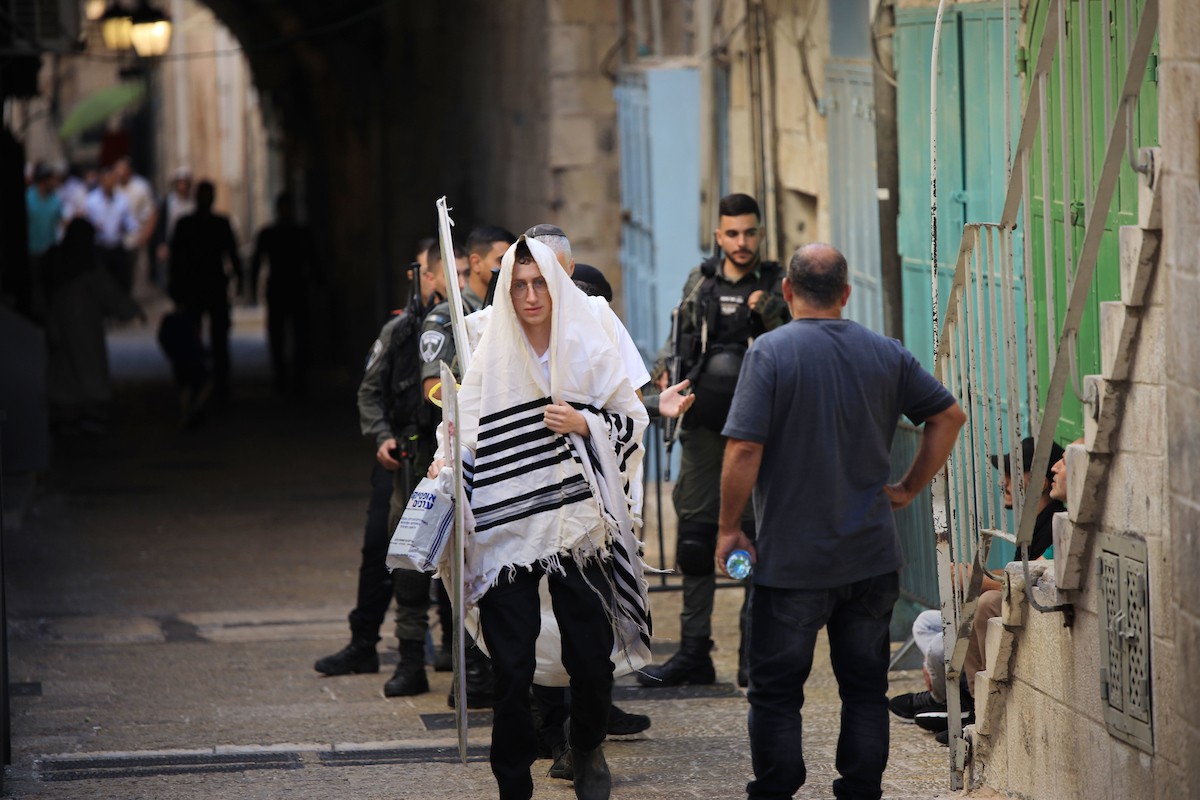 مستوطنون اسرائيليون يقتحمون المسجد الأقصى في القدس.jpg