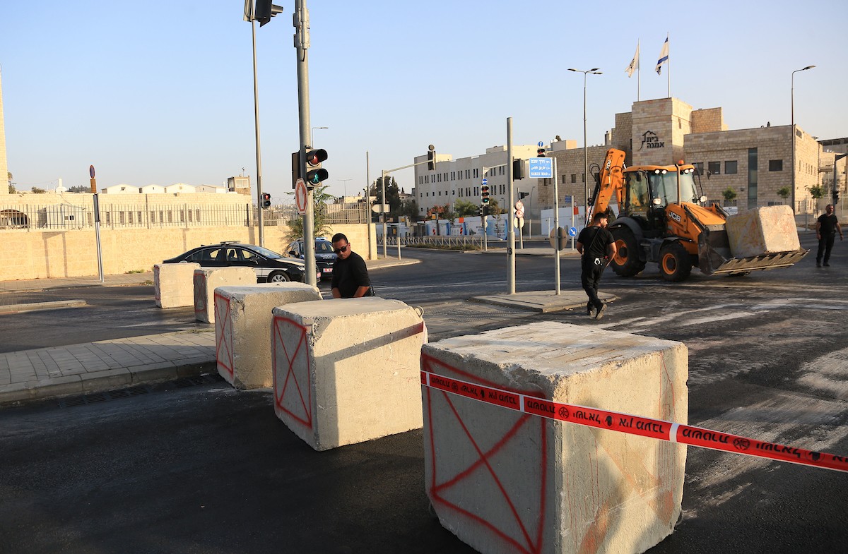 سلطات الاحتلال تفرض إغلاقا شاملا على مدينة القدس 28.jpg