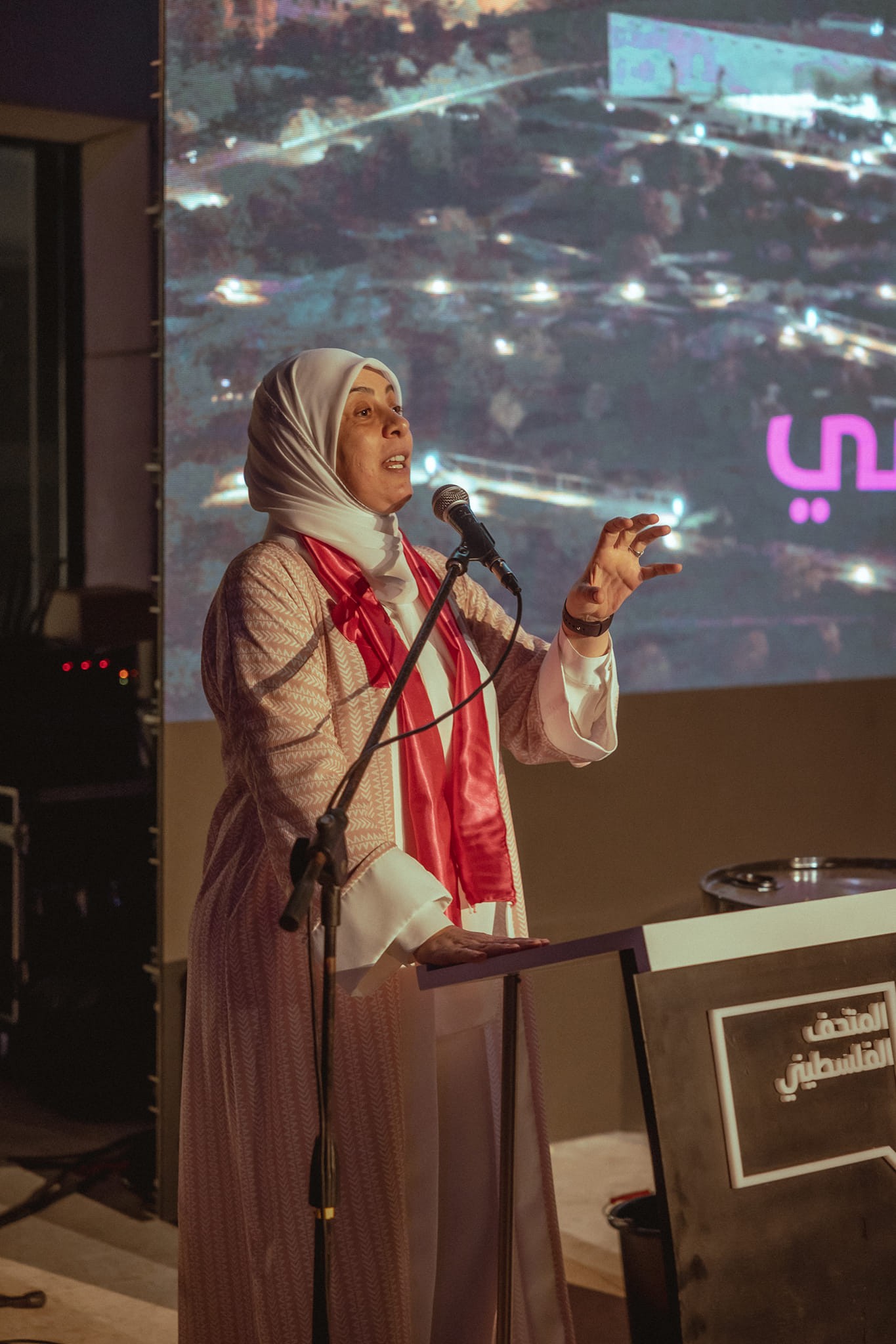 مؤسسة مريم لمكافحة السرطان تضيء سماء فلسطين في اللون الزهري بمناسبة اكتوبر زهر.jpg